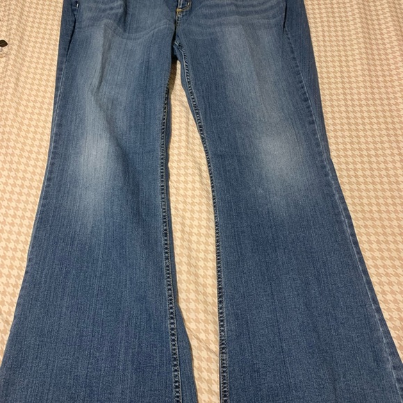 Arizona Jeans junior plus bootcut jeans. Size 24 Junior Plus. Like new. - Picture 2 of 5